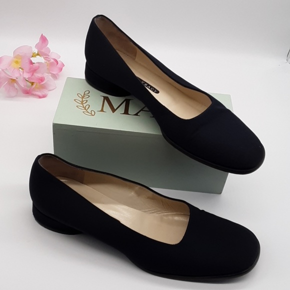 Ellen Tracy Shoes - 3 FOR $15 ELLEN TRACY NAVY BLUE VINTAGE FLATS